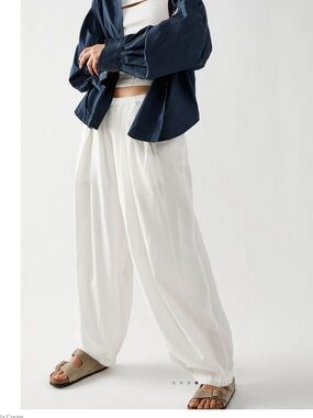 Free People “To the sky parachute pants” - Nila cream - size medium/large